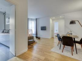 Chic and Warm 1 bd Flat - Heart of the Luxury 16th, luxury hotel in Paris