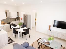 Modern 3BR Apartment with Balcony - Close to Limestone Heritage Park, hotel i Siġġiewi
