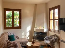 Delfi's cozy maisonette, cheap hotel in Delfoi