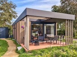 Awesome Stacaravan In Callantsoog, campismo de luxo em Callantsoog