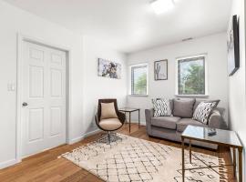 Opulent 2 Bedroom Getaway, hotel Detroitban