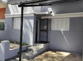 CASA PARA 4 PERSONAS, con asador y cochera, hotel i Córdoba