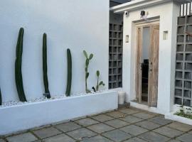 Aroom Homestay, privat indkvarteringssted i Kerobokan