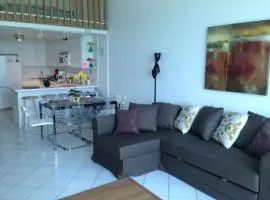 Castle M4 Beachfront Balcony Loft, FREE Parking, Pool, Tennis, Beach Access
