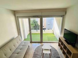 Appartement T2 + parking privatif - Centre ville, מלון בבאיון