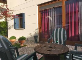 La tua casa meravigliosa con giardino, villa en Fontanafredda