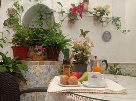 Casa típica de pueblo andaluz, hotel barato en Villanueva de San Juan