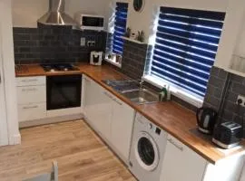 Broxtowe house -3 bed House parking Nottingham