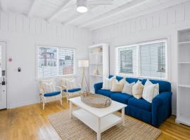 Newport Beach Cottage B: Newport Beach şehrinde bir otel