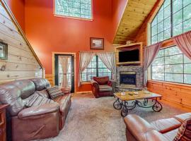 Cozy Cub Cabin, villa in Gatlinburg