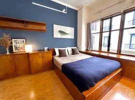 Nice room located right next to the Old Quarter Căn phòng nhiều ánh sáng tại ngay gần phố đi bộ Hồ Gươm