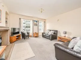 3Bed Apartment Sleeps 5- Parking Wifi Near Beach