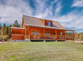 Twin Feathers Cabin, hotel with parking in Crouch