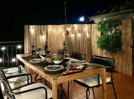 Central, Stylish with Terrace 6 Pax, appartamento a Volterra