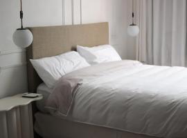 Alójate en el corazón de Mendoza . Angélica Downtown