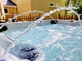 The Hamilton luxury holiday let's- The Coach House with hot tub, rumah kotej di Scorton
