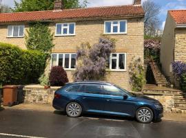 St Anthony’s, bright perkily decorated 3 bedroom house, cabaña en Ampleforth
