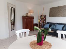 Strasbourg 3 pièces avec jardin, hotel v destinaci Brumath