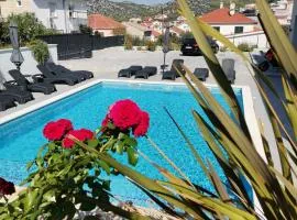 Villa Barbara & Zoran with heated swimming pool