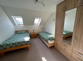 Monteurwohnung bei Pöhl im Vogtland - ideal für Teams, Free Parking, hotel v destinácii Pöhl