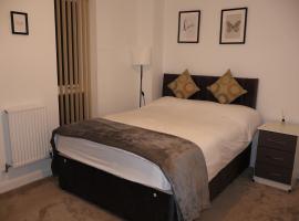 Modern house in City Centre with private parking and gated property, accessible hotel in Birmingham