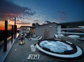 Q Hotel
