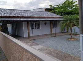 Casa de praia aconchegante, completa e confortável