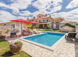 Family friendly house with a swimming pool Gajana, Fazana - 15385, hotel in Mednjan