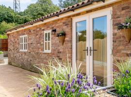 Woodcutters Cottage, holiday home in Fulletby