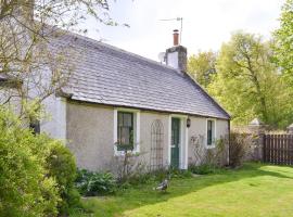 Eagles Gate Lodge, holiday home in Banff