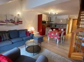 Duplex lumineux face aux pistes avec balcon et parking - FR-1-445-198