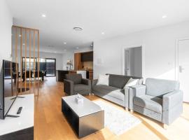 Three bedroom Townhouse in O'connor ACT, villa in Canberra