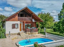 Pool Villa Adonis - Happy Rentals, cabaña o casa de campo en Semič