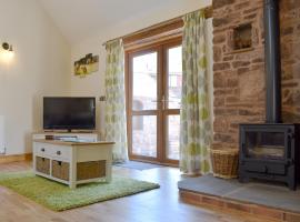 Lambing Shed - Uk12380, holiday home in Lydney