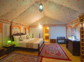 Hilton Jaisalmer Desert camp, готель у місті Sām