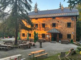 Mountain hut Dom pod Storžičem, lodge i Tržič