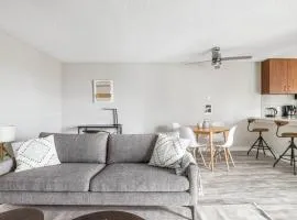 Redondo Beach 1BR w Pool Gym 1 block from beach LAX-438