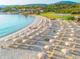 AMASEA Resort, hotell i San Teodoro