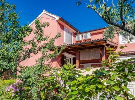 Apartments Nadica, hotel in Baška