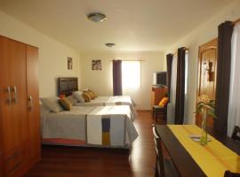 Hostal Miramar, готель у місті Вальпараїсо