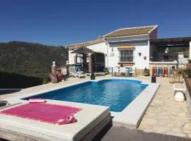 Villa Casira met 2 studio's - 10 personen, Viñuela, Costa Del Sol