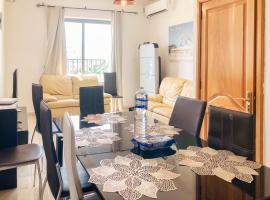 XL Central Home - Sleeps 10 people, cheap hotel in Pieta