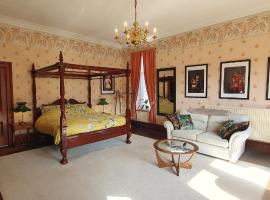 Cader Suite at PenYcoed Hall incl Luxury Hot Tub, hotel in Dolgellau