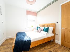 Redhill Garland- 1 bed ground floor apartment by LGW Short Lets, apartament din Redhill