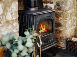 Delightful Cotswold Cottage for two, Log Burner, Garden & Dog Friendly, hotel in Northleach