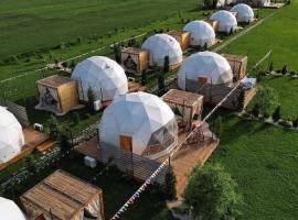 Jewelberry Glamping Hotel Tbilisi, hotel di Mtskheta