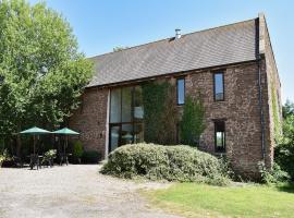 Foxcote New Court Farm, hotel with parking in Marstow