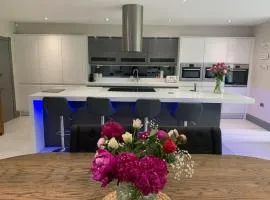 Luxury 5-Bedroom Retreat in the Heart of Cheshire