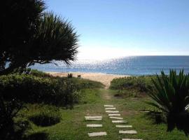 Casa p&eacute; na areia em praia paradis&iacute;aca, vie&scaron;butis mieste Balnearjo Kamboriu
