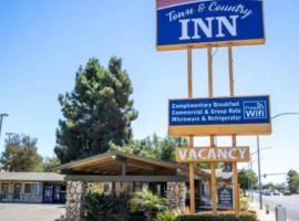 Town and Country Inn، فندق في سانتا ماريا